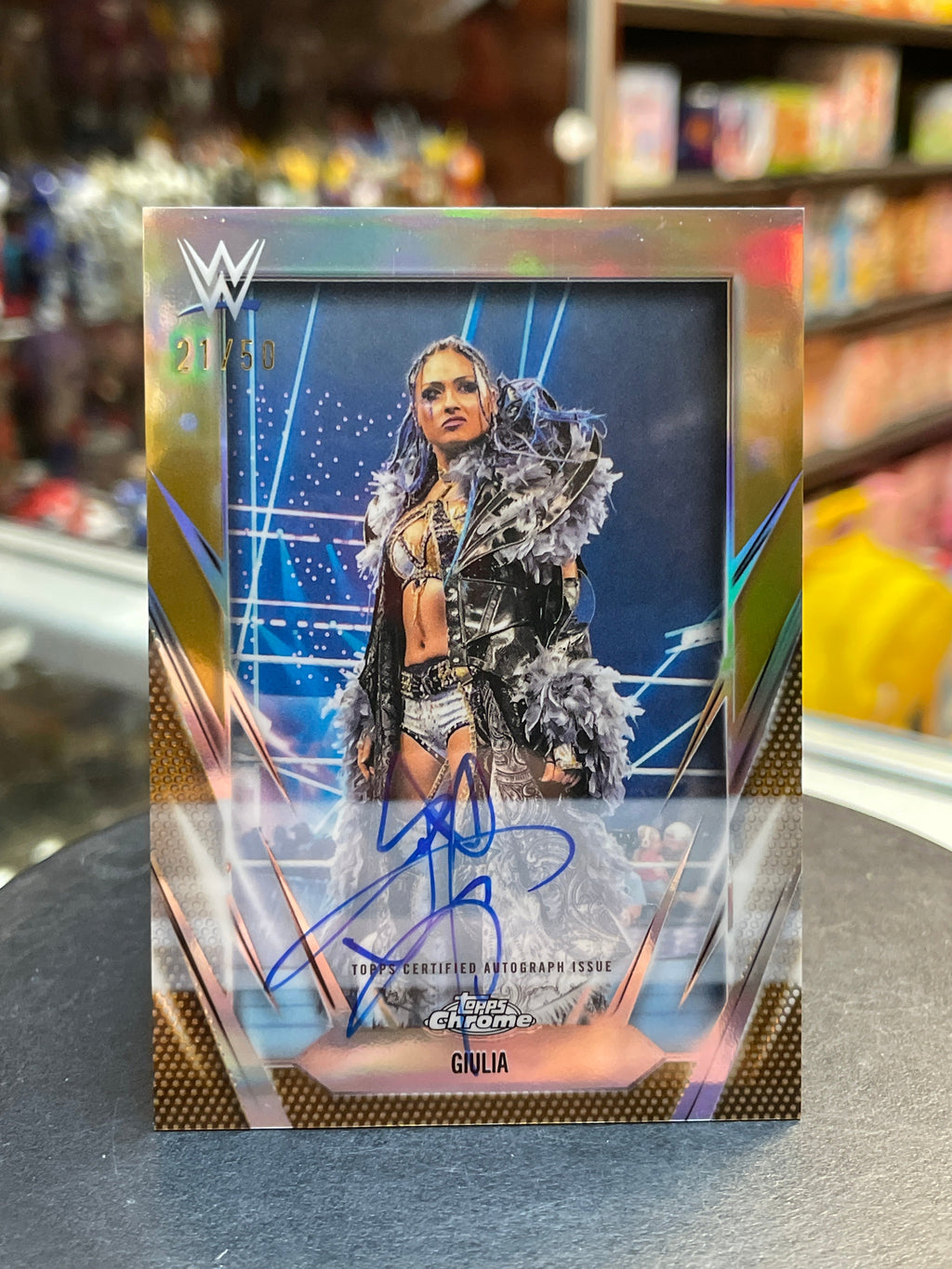 Giulia Gold Refractor Auto Card 21/50 (WWE, Topps Chrome)