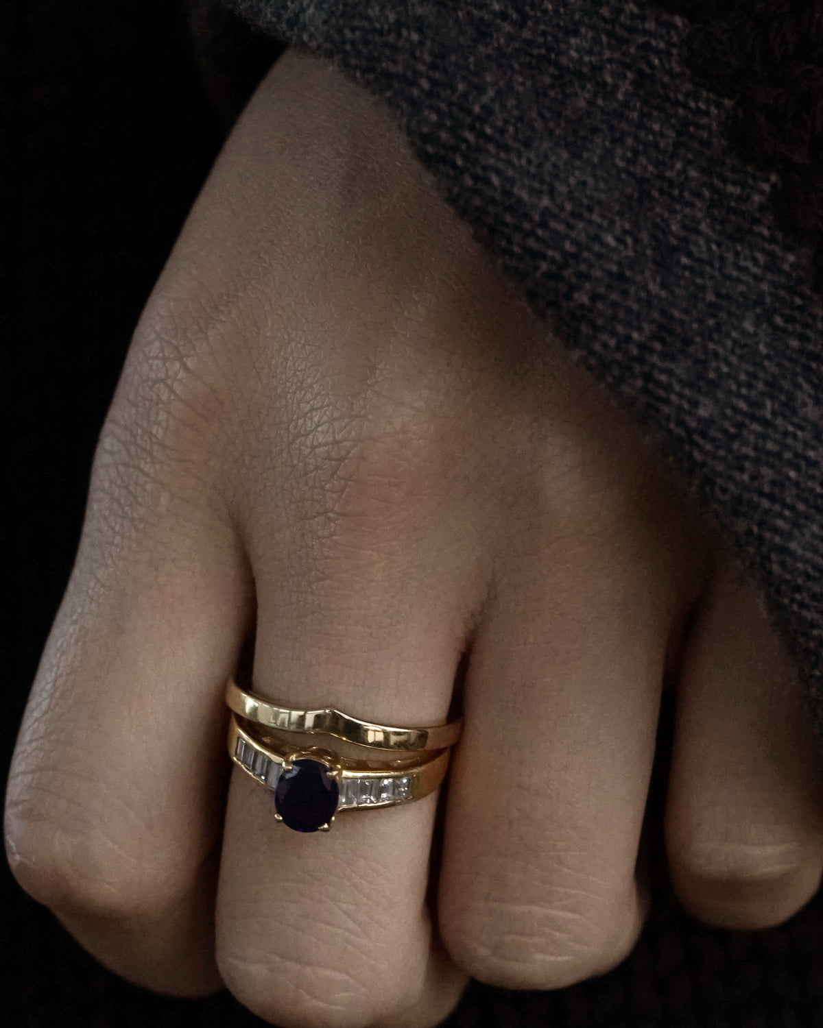 14k Gold Ring w/ Diamond & Sapphire / size: 5.5