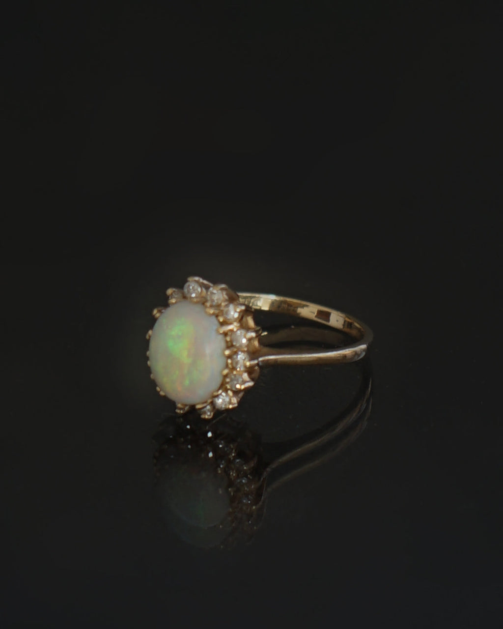 14k Gold Ring w/ Opal & Diamond / size: 8