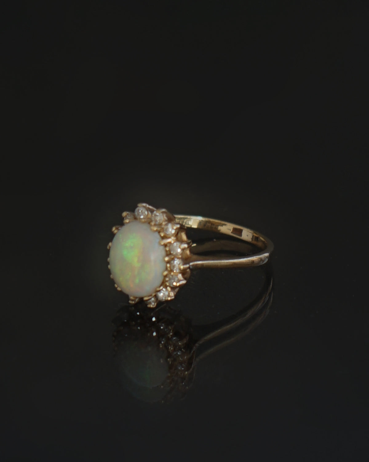 14k Gold Ring w/ Opal & Diamond / size: 8