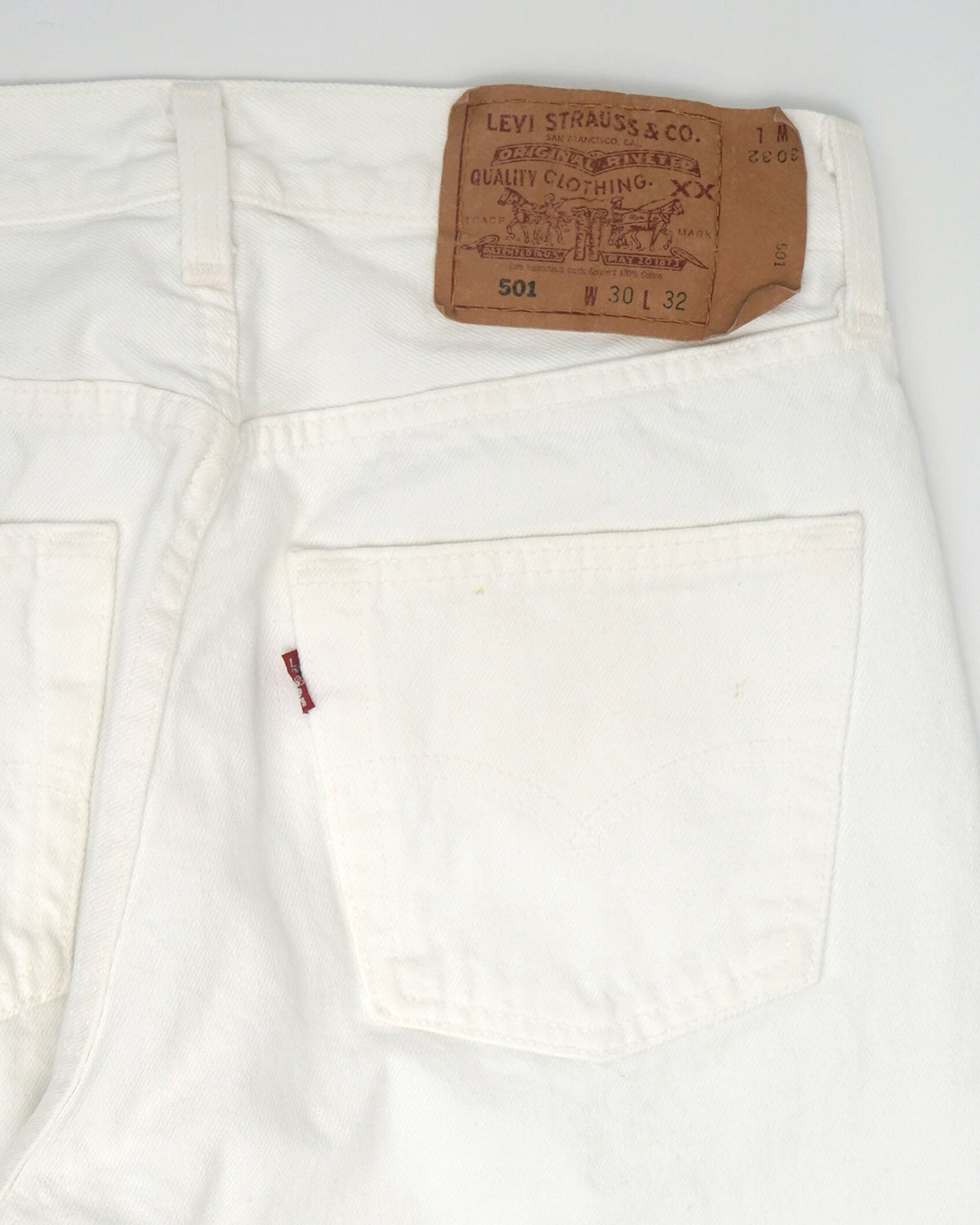 501 Straight Fit White Denim Pants / size: 29