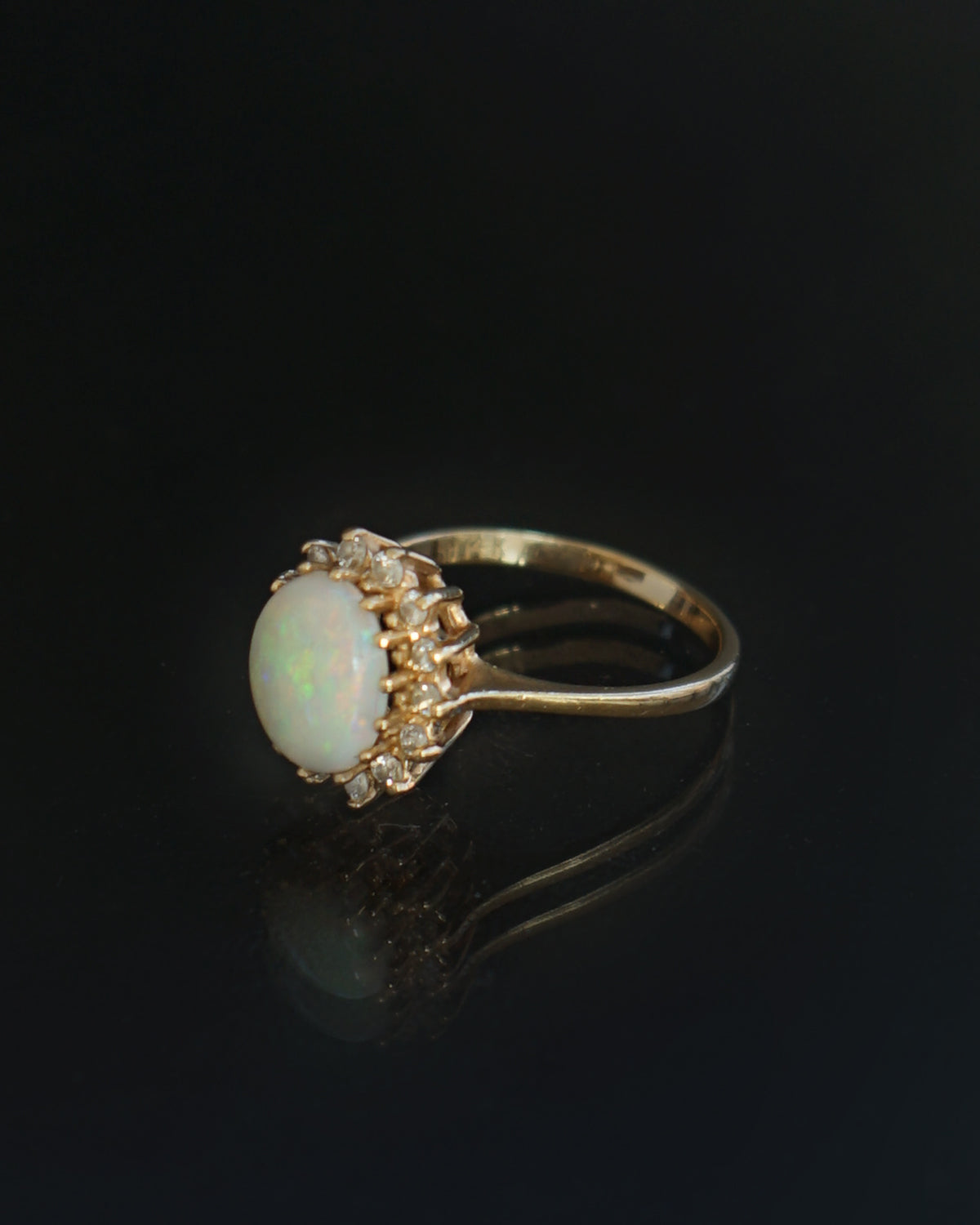 14k Gold Ring w/ Opal & Diamond / size: 8