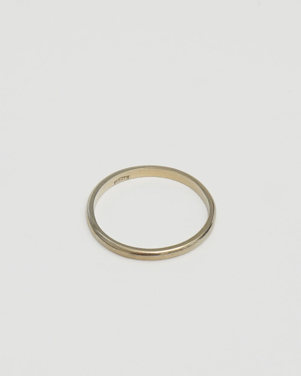 14k Gold Band Ring / Size: 7.25