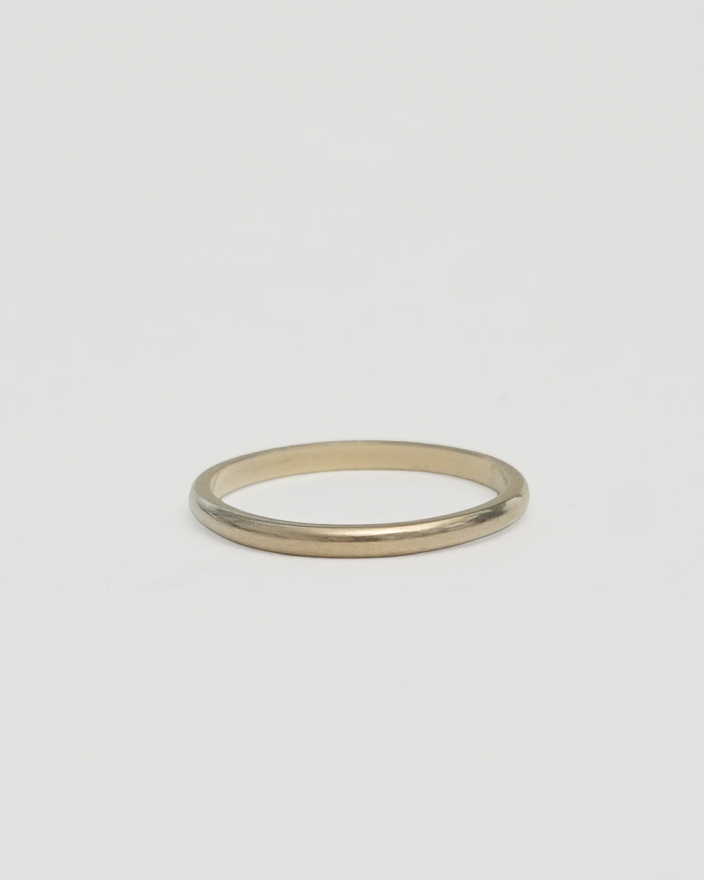 14k Gold Band Ring / Size: 7.25