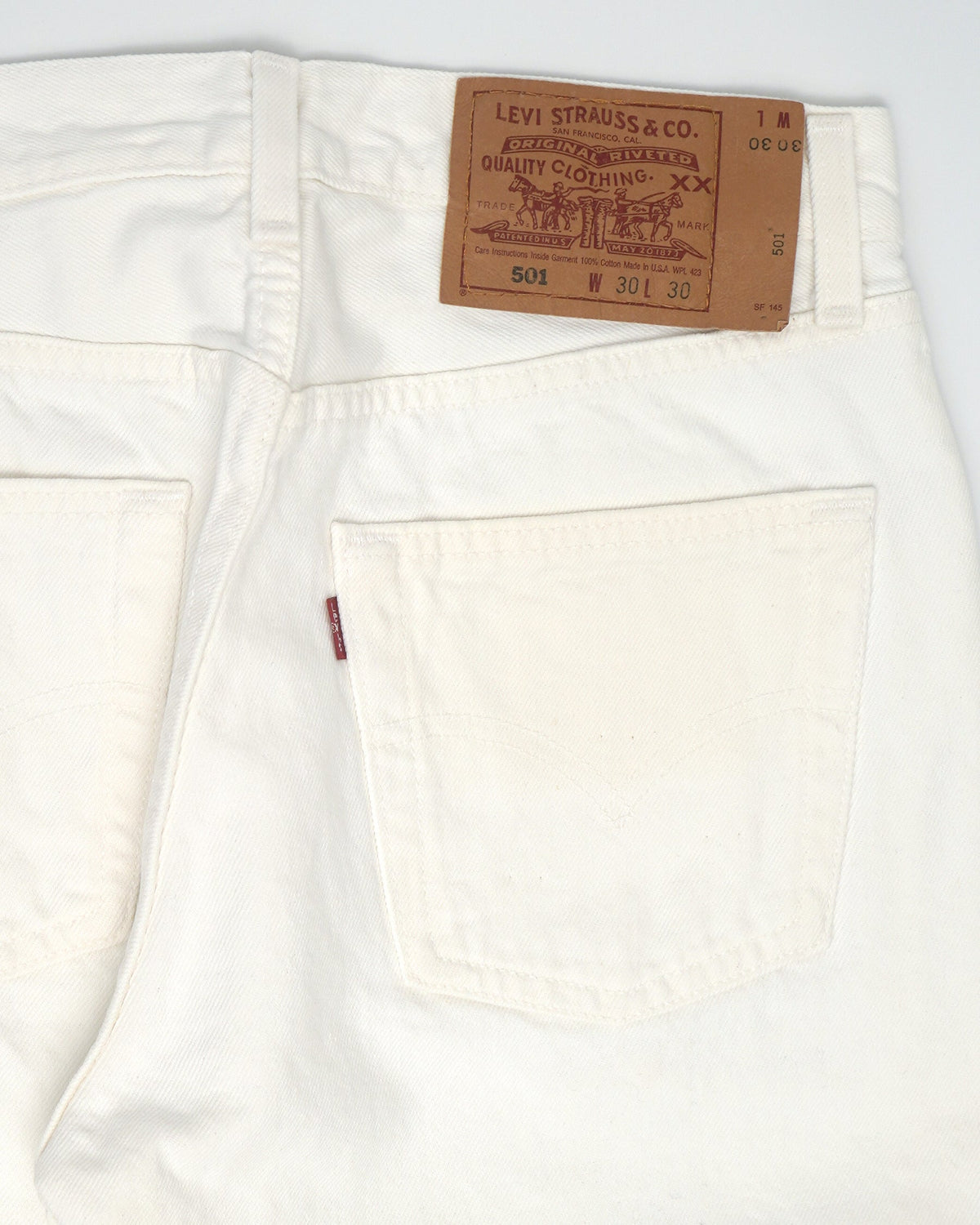 501 Straight Fit White Denim Pants / size: 30