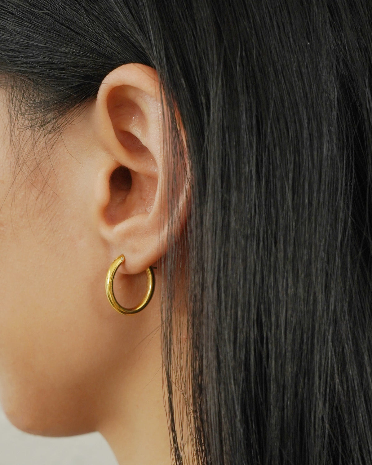14k Gold Hoop Earrings w/ Diamond