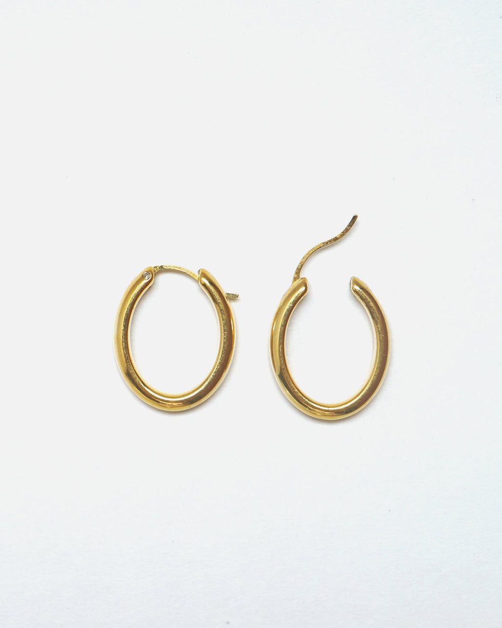 14k Gold Hoop Earrings w/ Diamond