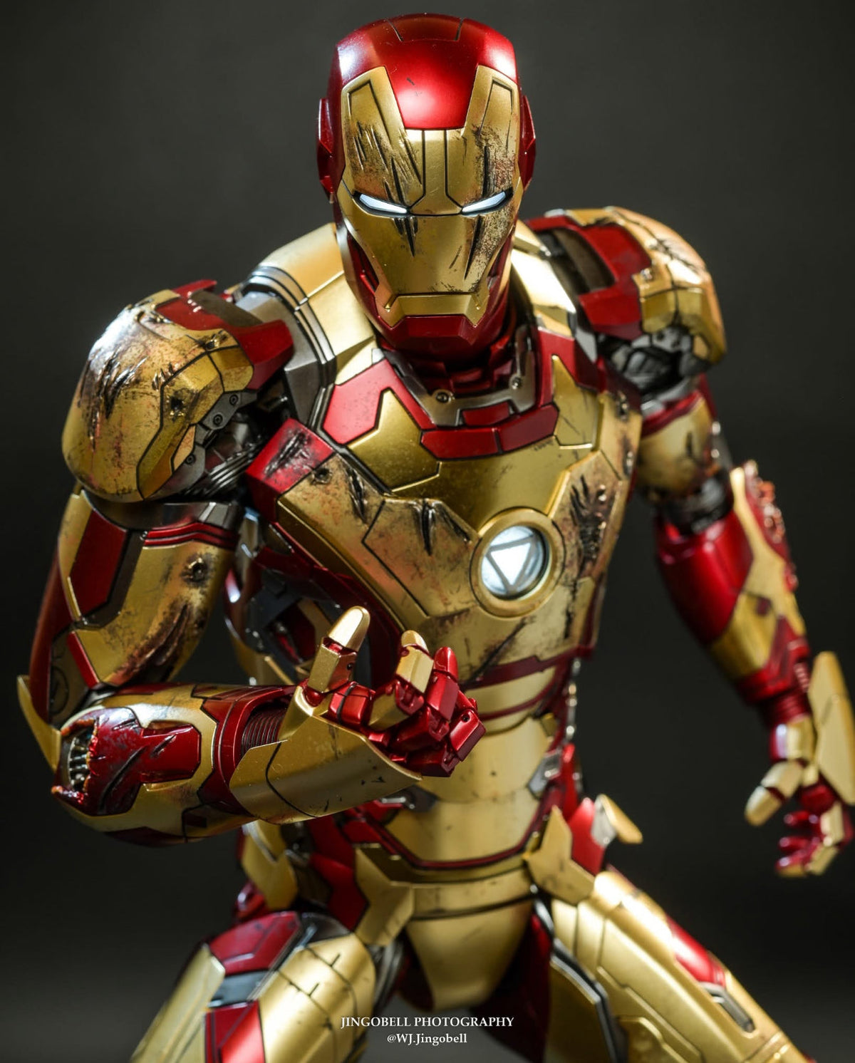 READY🔥Hot Toys MMS759D66B Marvel Ironman 3 Ironman Mark 42 (2.0) 1/6 Scale Collectible Figure (Deluxe Version) Special Edition