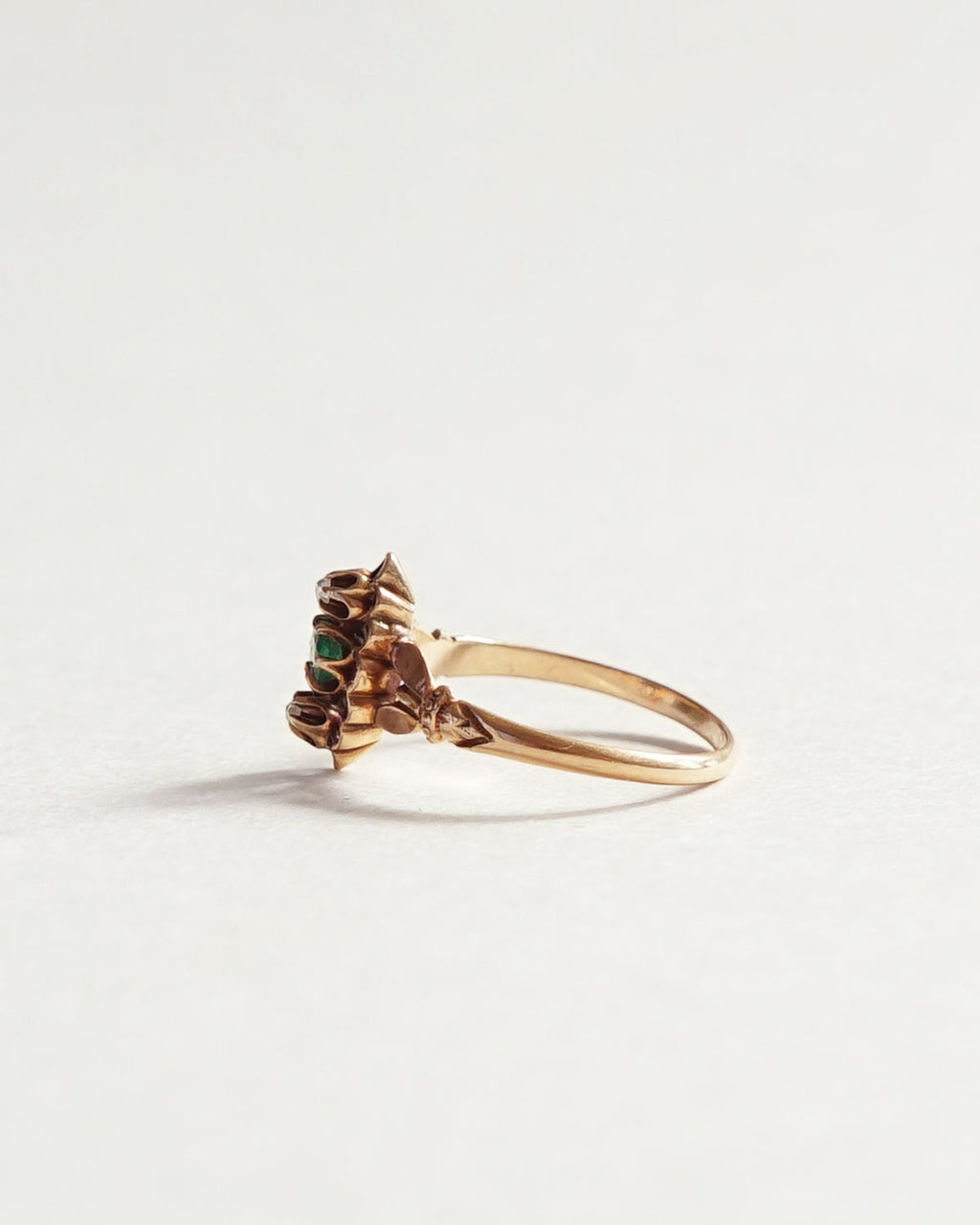 14k Gold Ring w/ Diamond & Emerald / size: 7