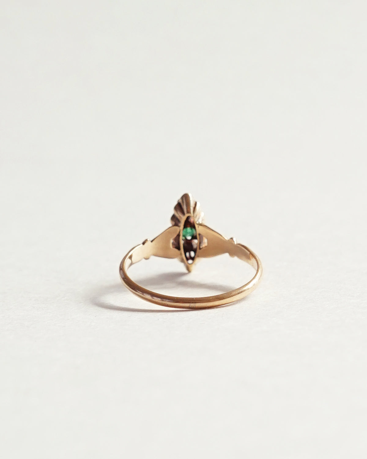 14k Gold Ring w/ Diamond & Emerald / size: 7