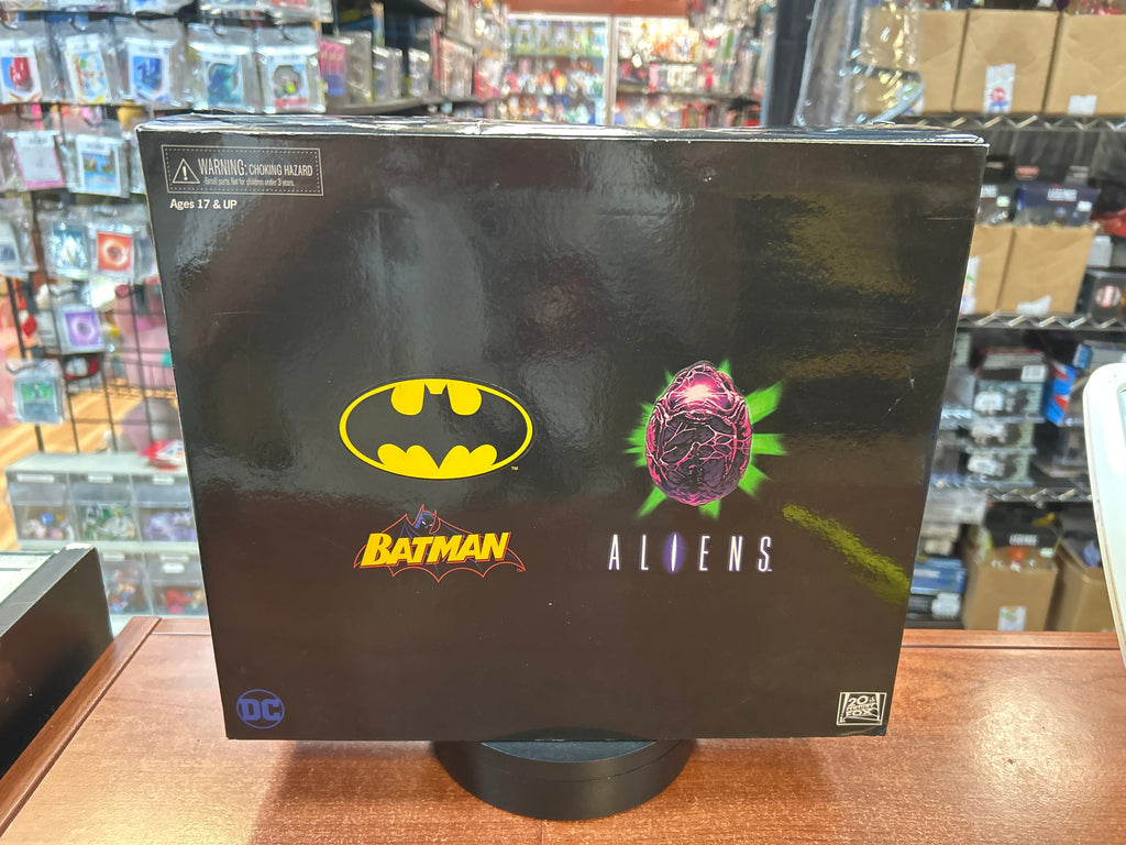 Joker Xenomorph vs Dark Horse Batman -SDCC- (NECA, Predator) **SEALED**