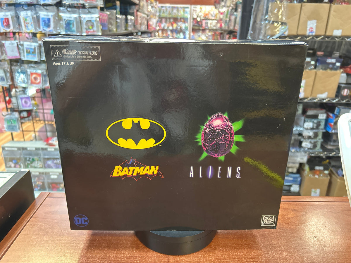Joker Xenomorph vs Dark Horse Batman -SDCC- (NECA, Predator) **SEALED**