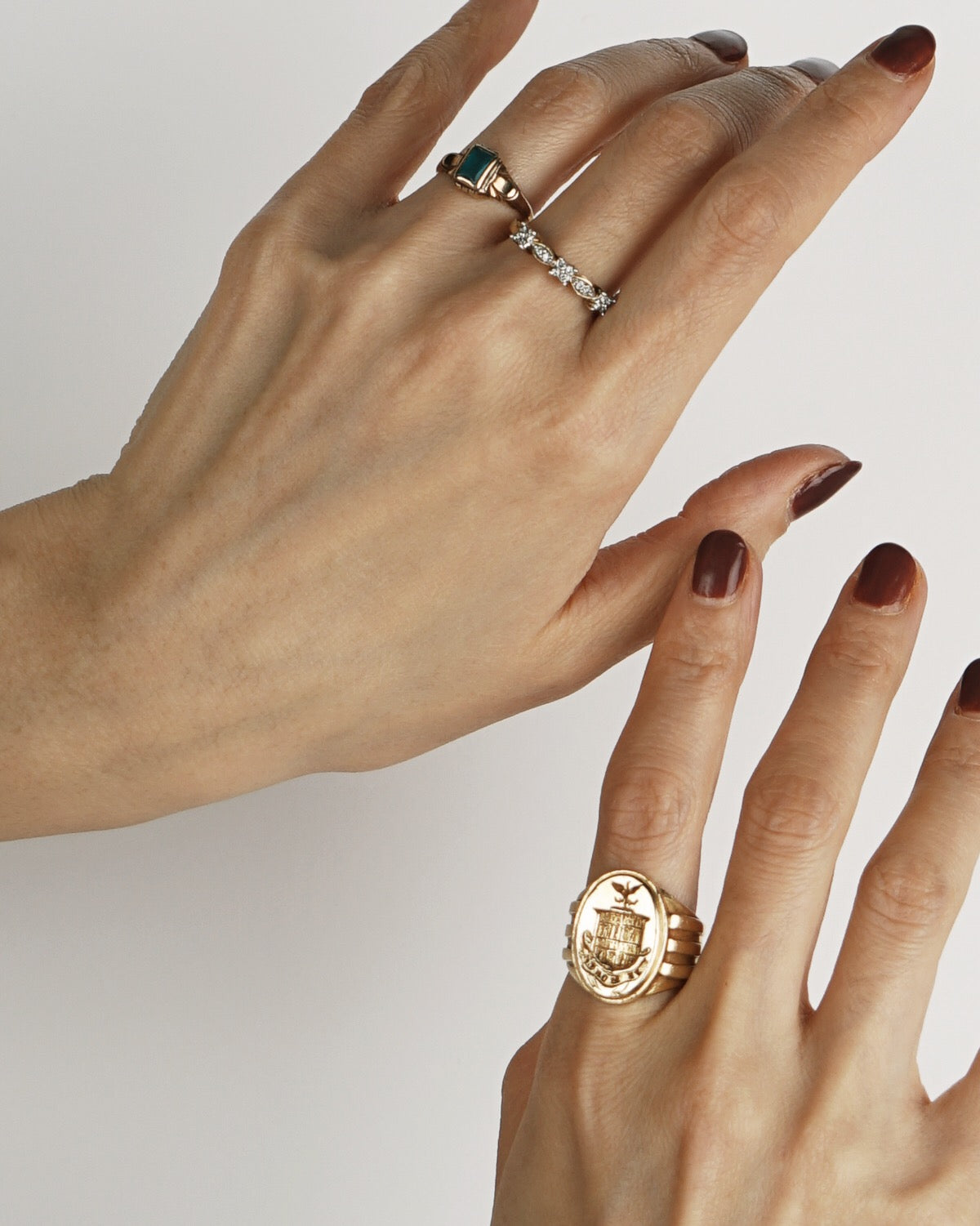 14k Gold Signet Ring / Size: 7