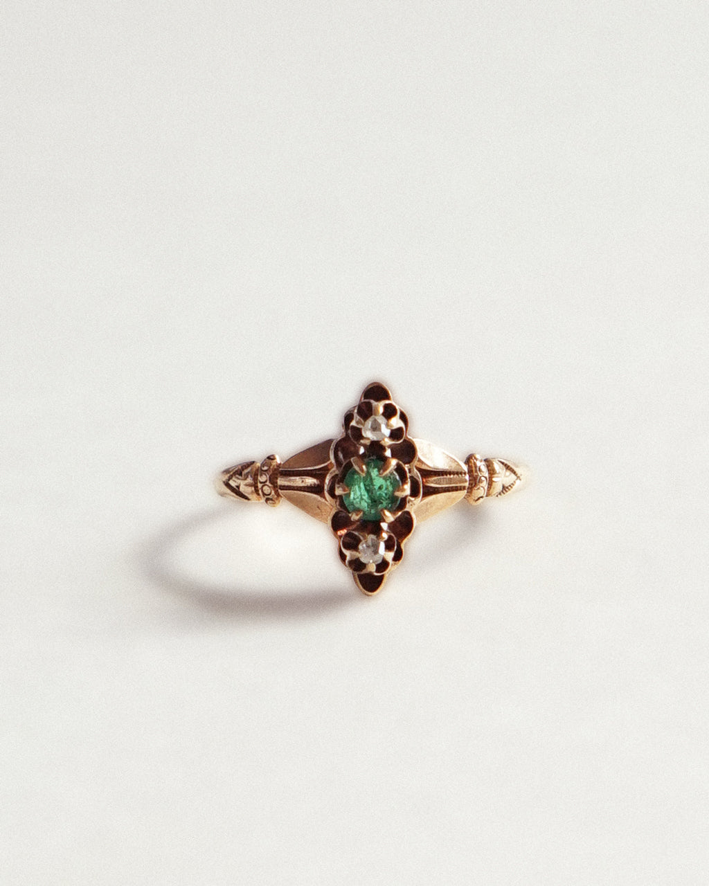 14k Gold Ring w/ Diamond & Emerald / size: 7