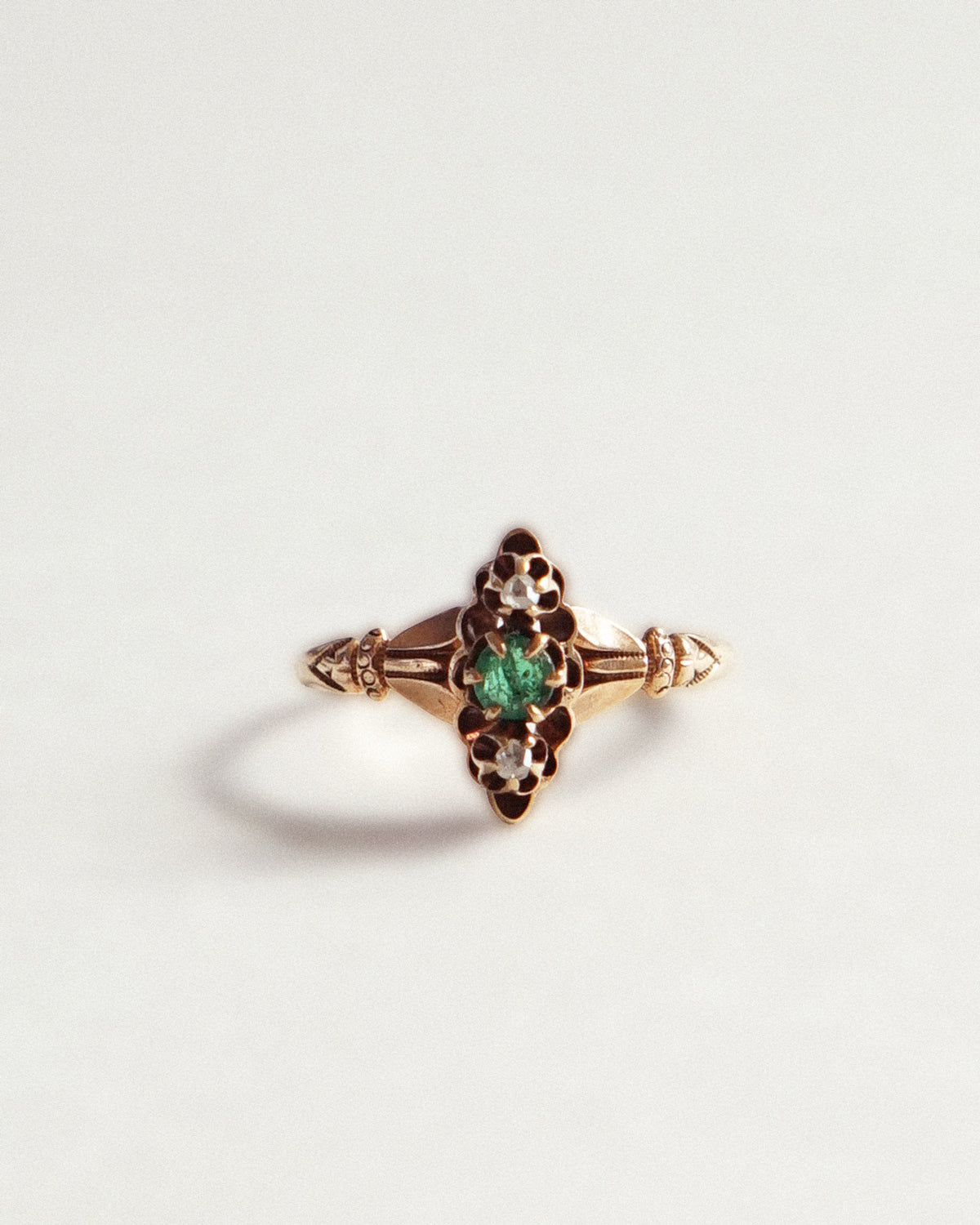 14k Gold Ring w/ Diamond & Emerald / size: 7