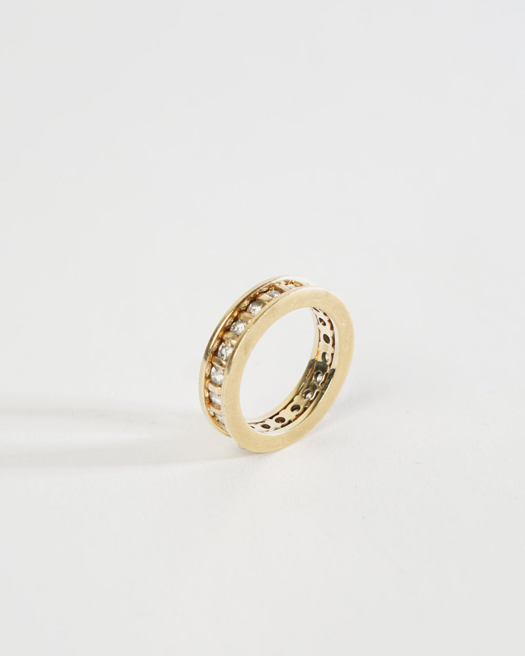 14k Gold Ring w/ Diamonds / size: 6.5