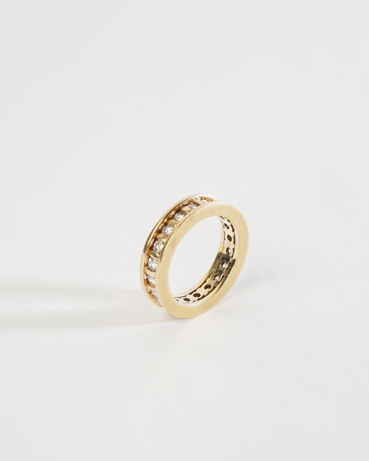 14k Gold Ring w/ Diamonds / size: 6.5