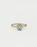 10k Gold Ring w/ Blue Topaz / Size : 8