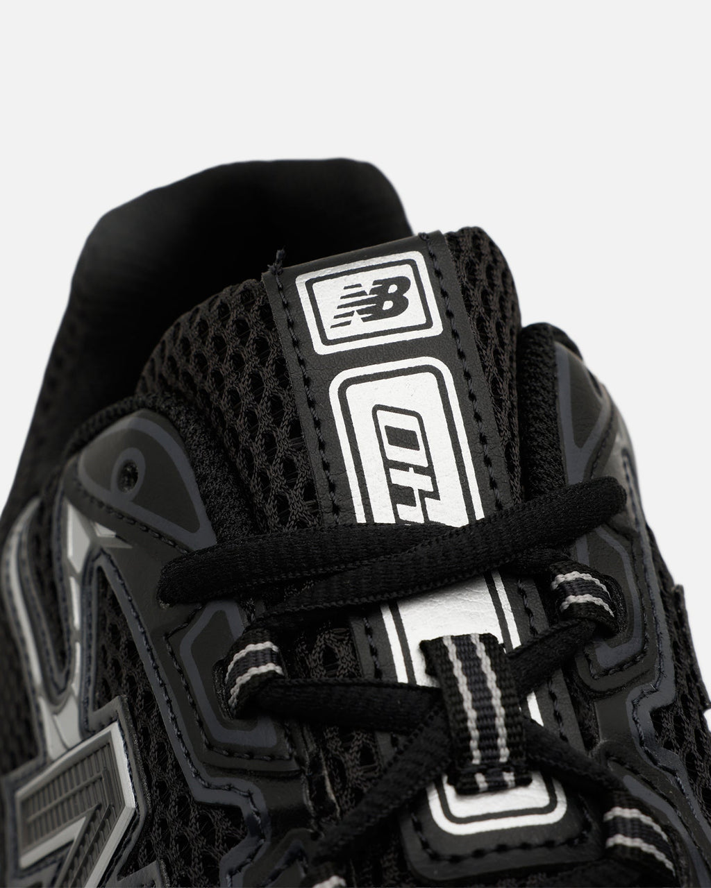 New Balance 740 Black/Silver