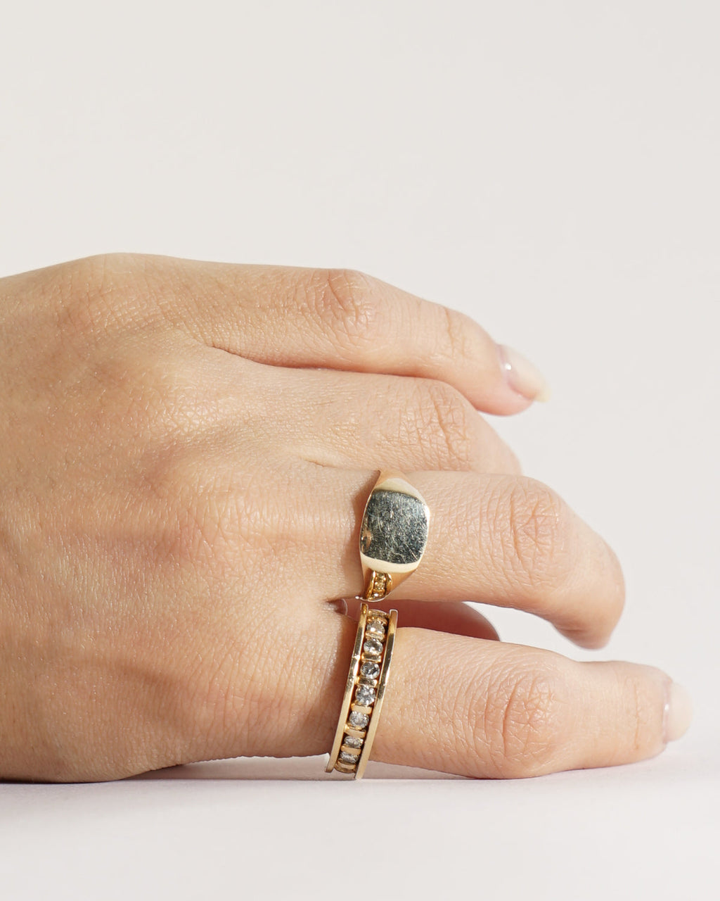 14k Gold Ring w/ Diamonds / size: 6.5