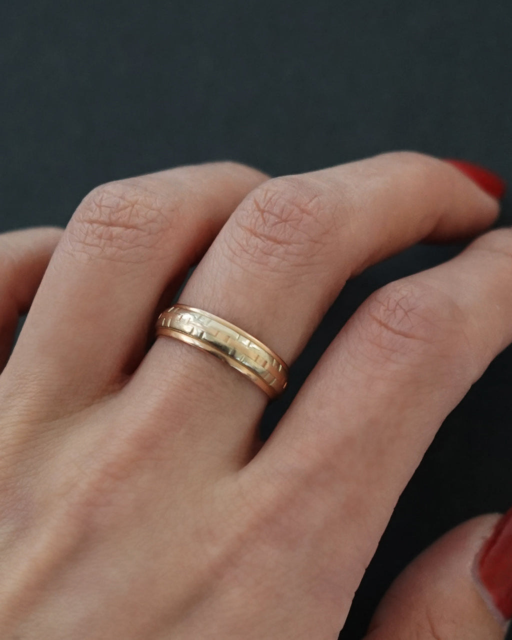14k Gold Band Ring / size: 5.25