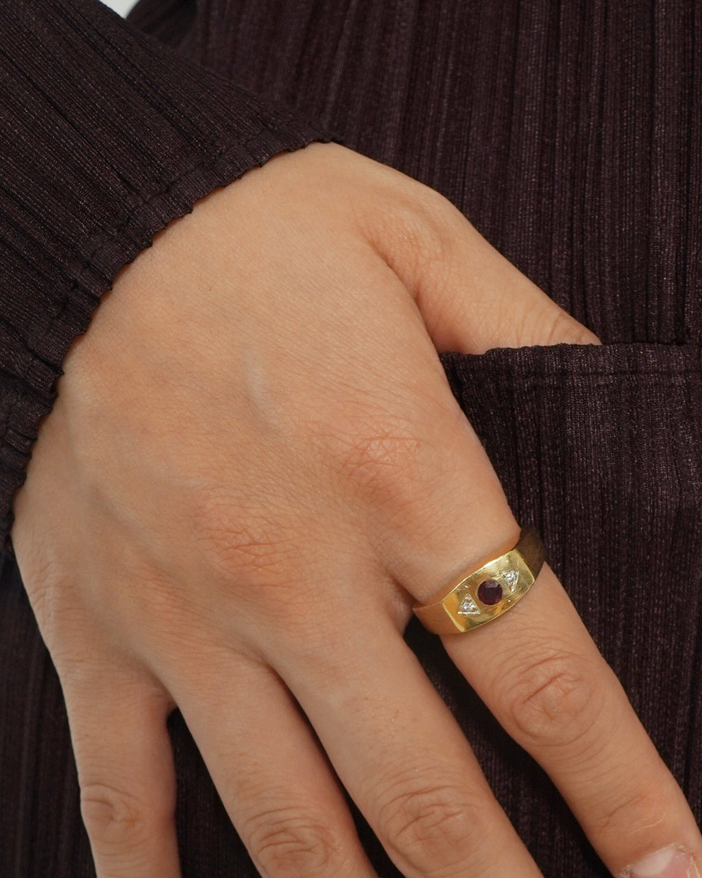 14k Gold Ring w/ Ruby & Diamond / size: 9