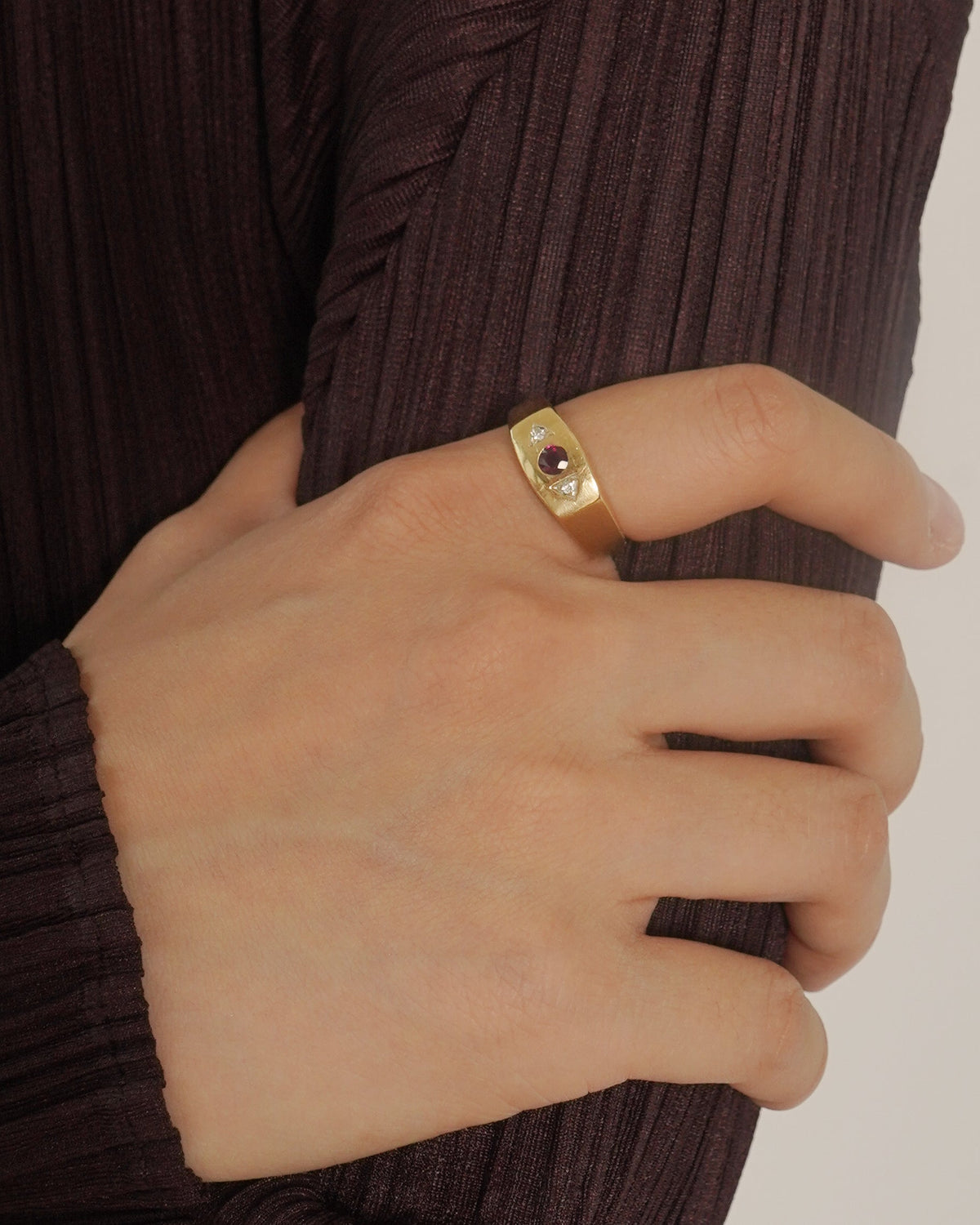14k Gold Ring w/ Ruby & Diamond / size: 9
