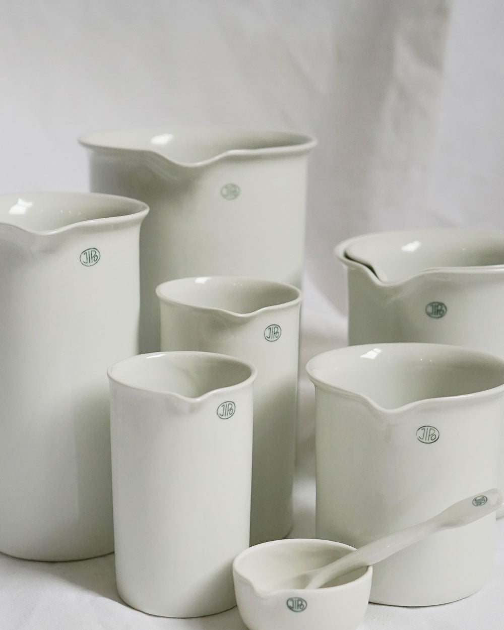 Beaker Low Spout / 227/3