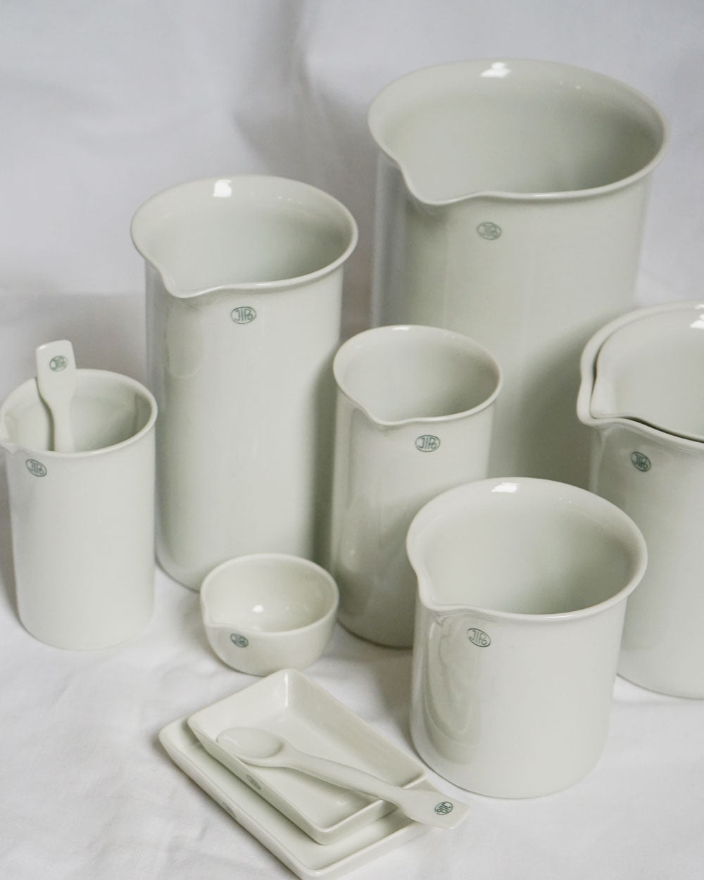 Beaker Low Spout / 227/4