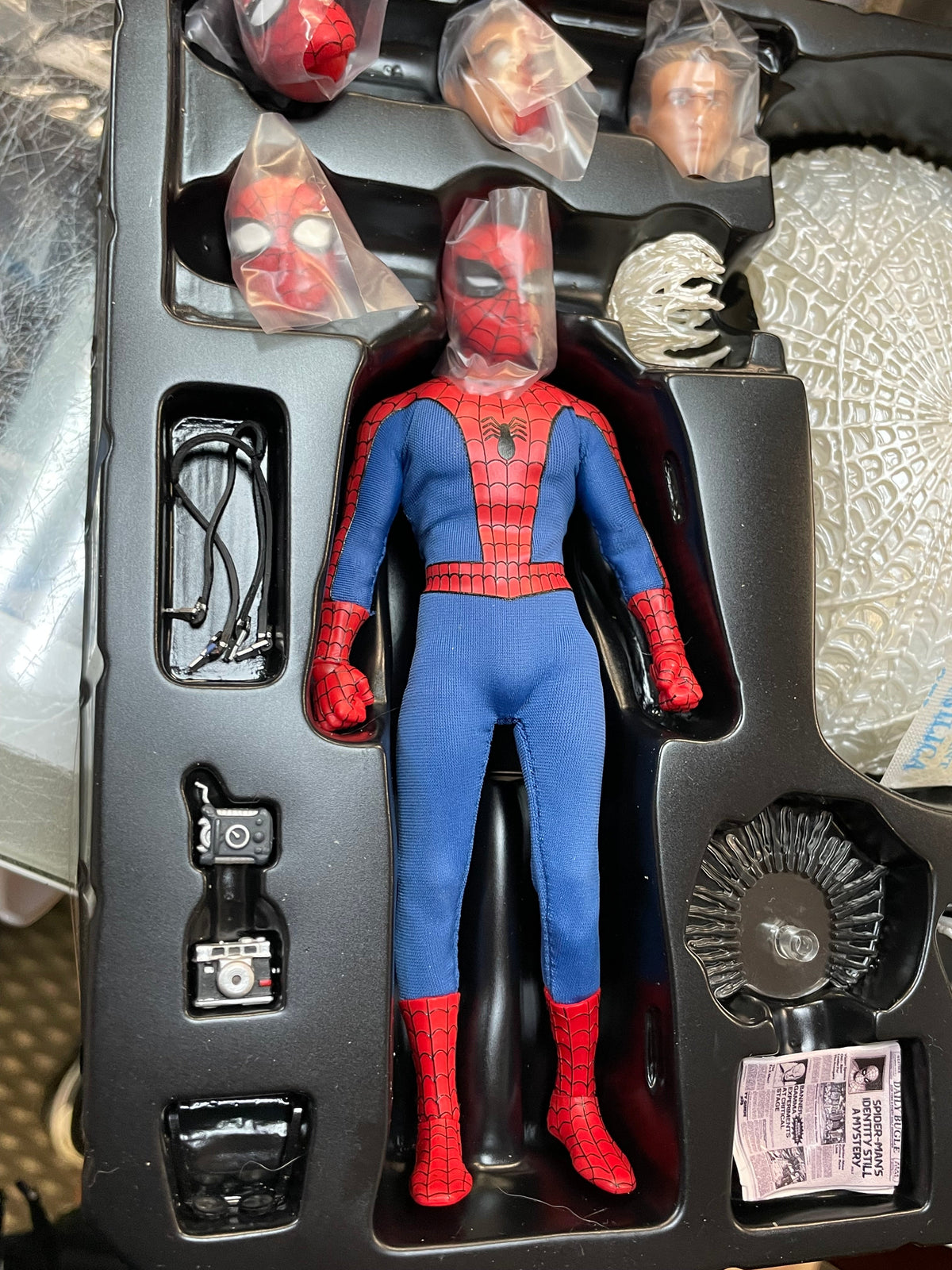 Amazing Spider-Man (Mezco One:12, Marvel) **COMPLETE**