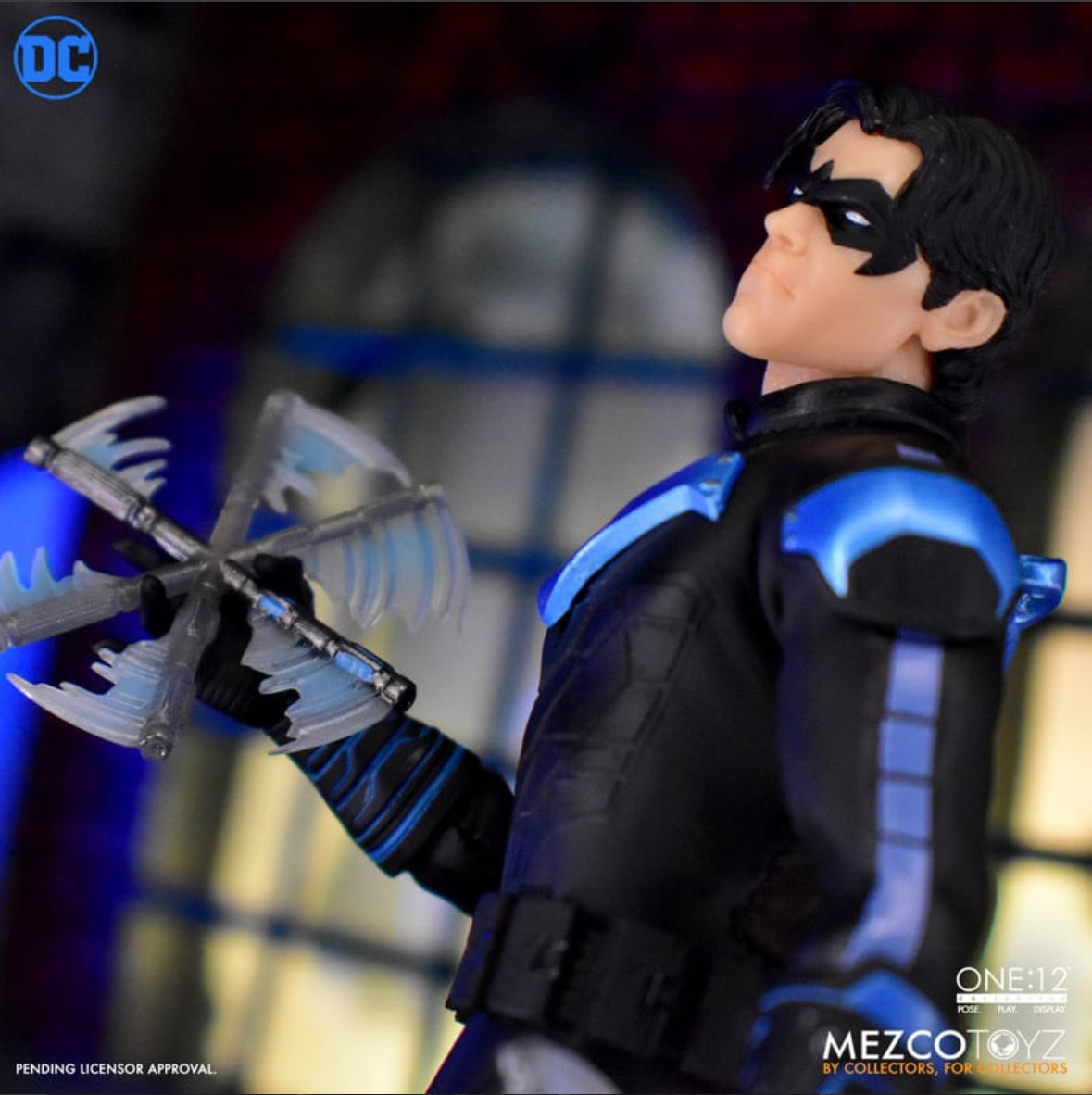 One:12 Collective Nightwing DC Comics by Mezco Toyz