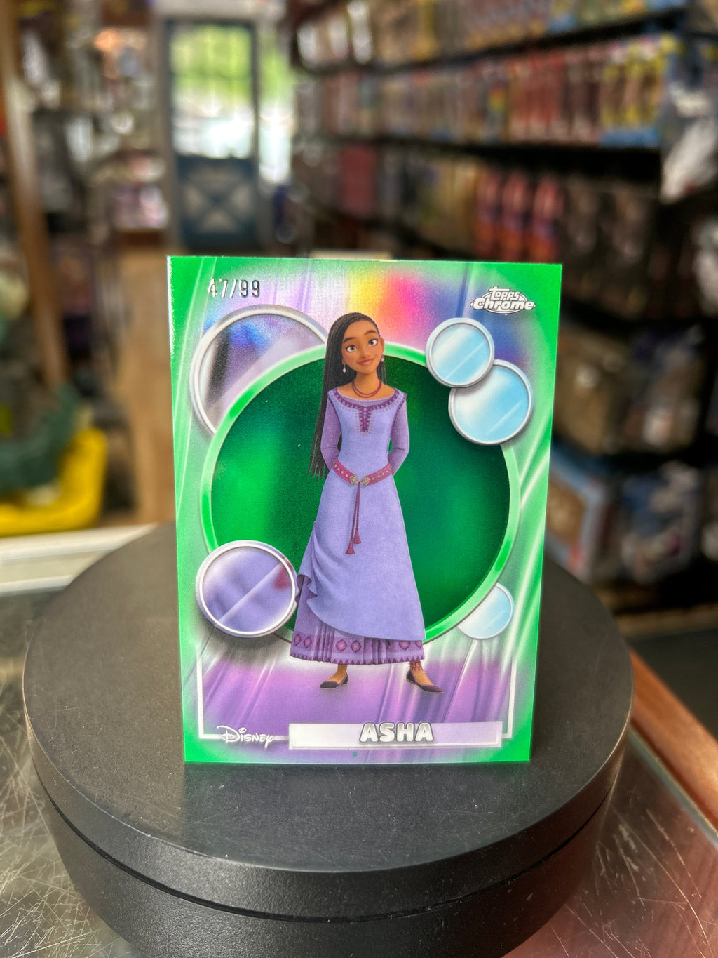 Asha -Green Refractor 47/99- (Disney 2026, Topps Chrome)