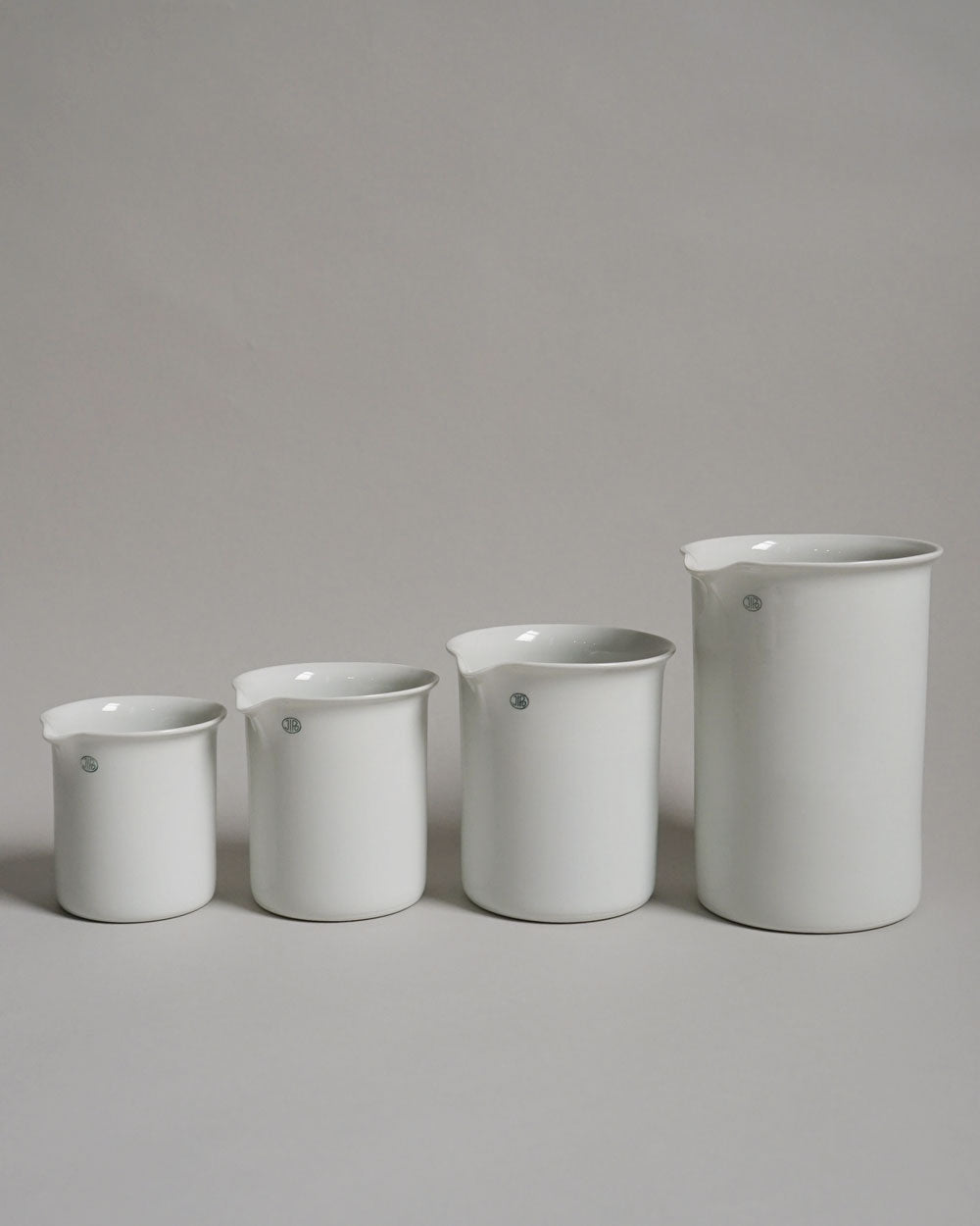 Beaker Low Spout / 227/4