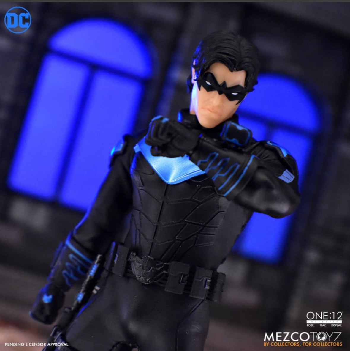 One:12 Collective Nightwing DC Comics by Mezco Toyz