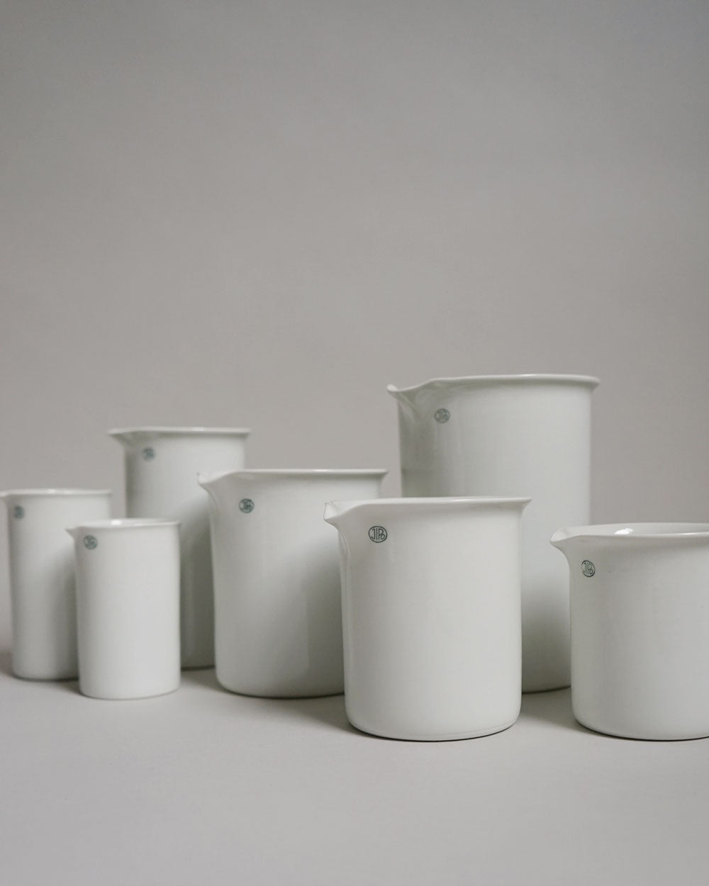 Beaker Low Spout / 227/1