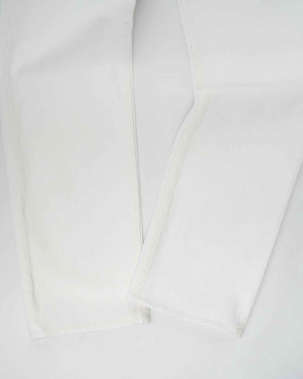 501 Straight Fit White Denim Pants / size: 28