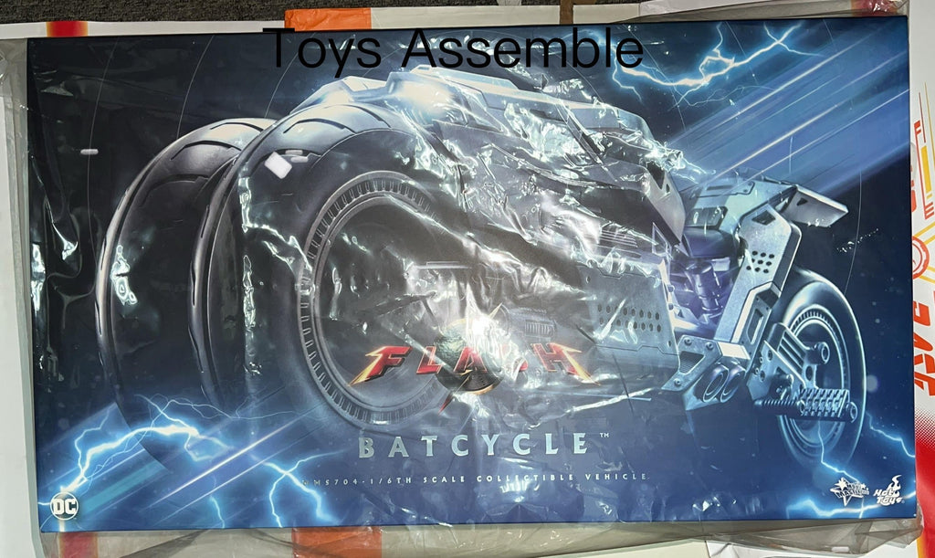 READY🔥Hot Toys MMS704 The Flash – Batcycle 1/6 Scale Collectible Figure