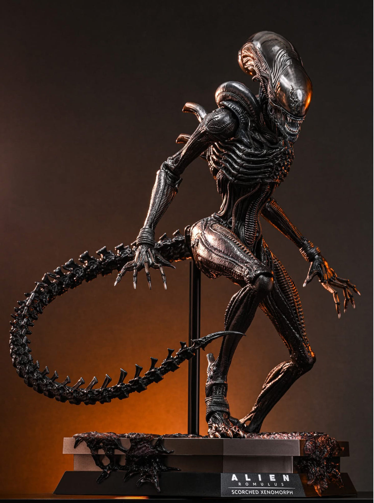 READY🔥Hot Toys MMS784 Alien: Romulus 1/6th scale Scorched Xenomorph Collectible Figure