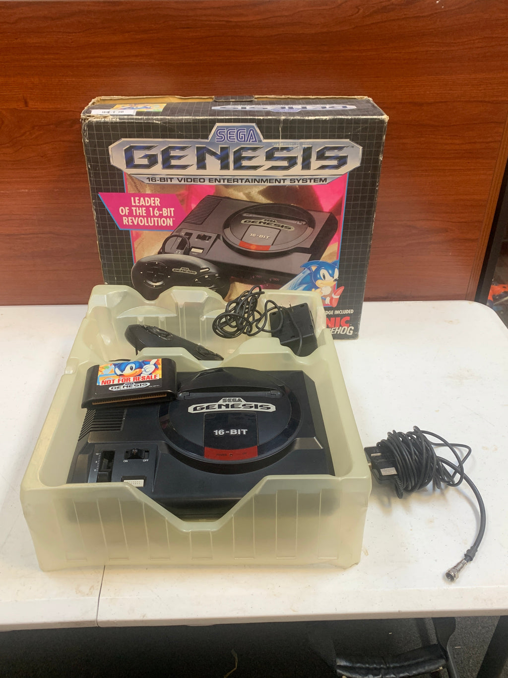 Sega Genesis Boxed (SEGA Genesis, Video Games) **COMPLETE*