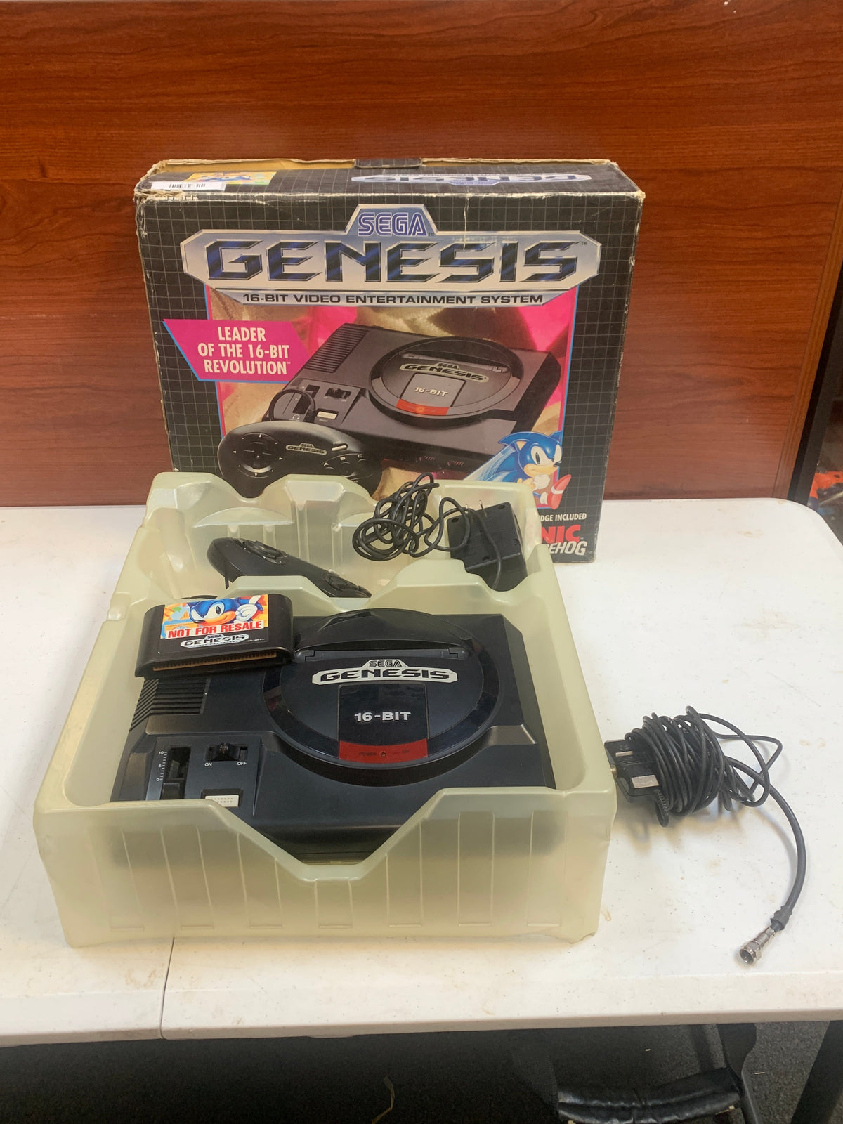 Sega Genesis Boxed (SEGA Genesis, Video Games) **COMPLETE*