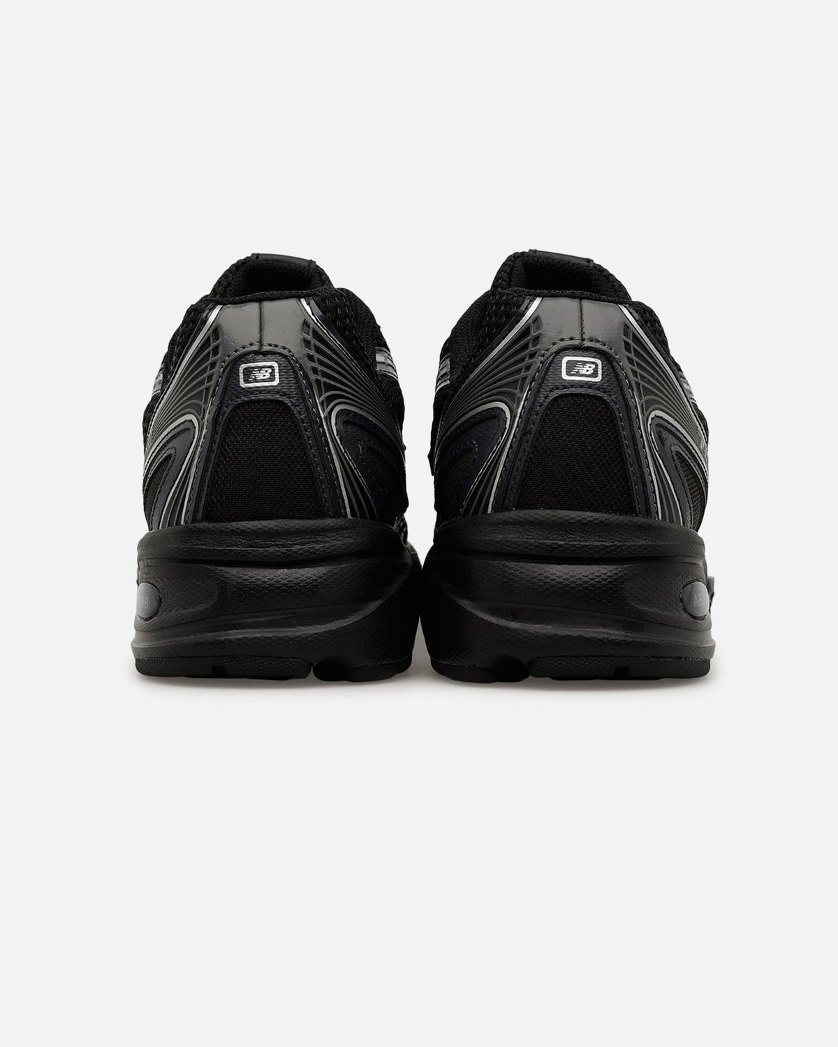New Balance 740 Black/Silver