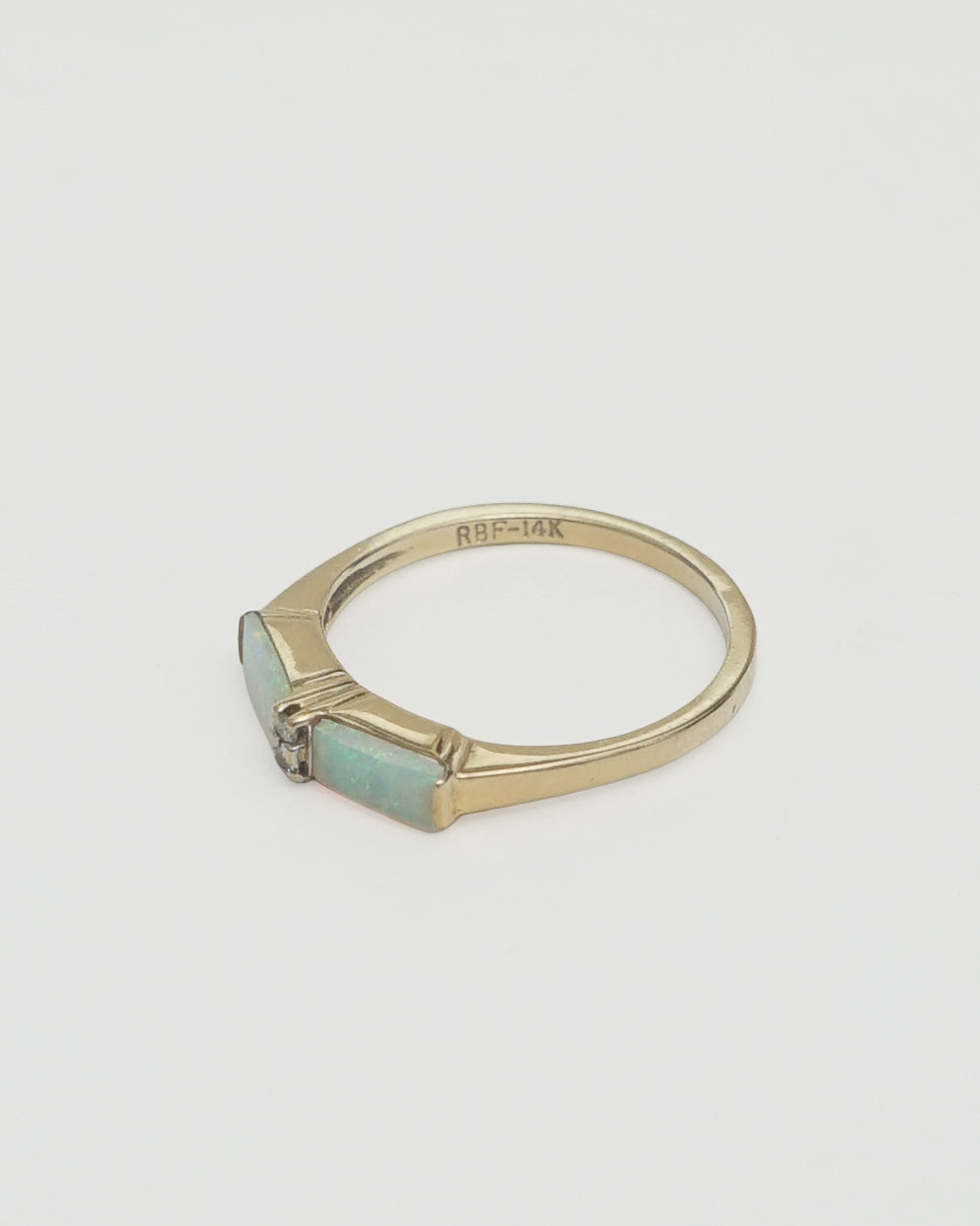 14k Gold Ring w/ Opal & Diamond / Size: 6.25