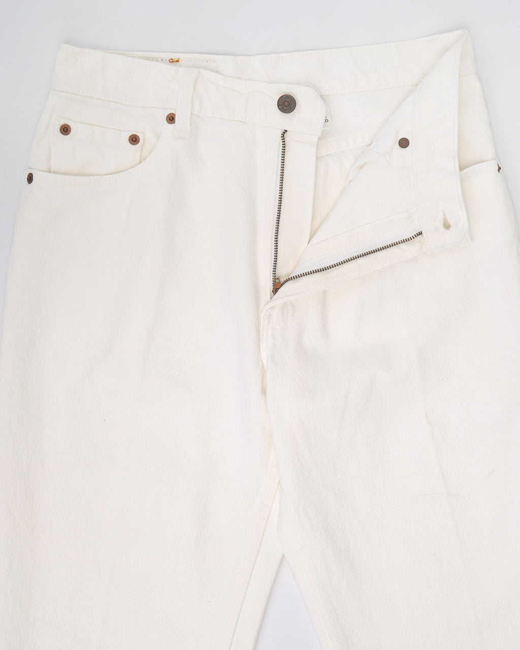 505 Tapered Fit White Denim Pants / size: 29