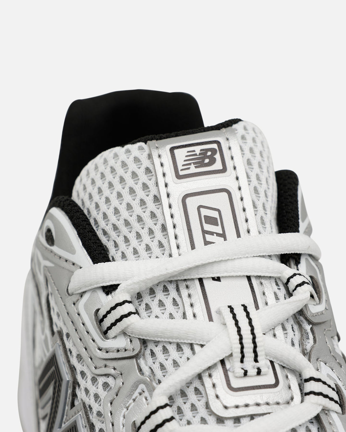 New Balance 740 Silver/Black