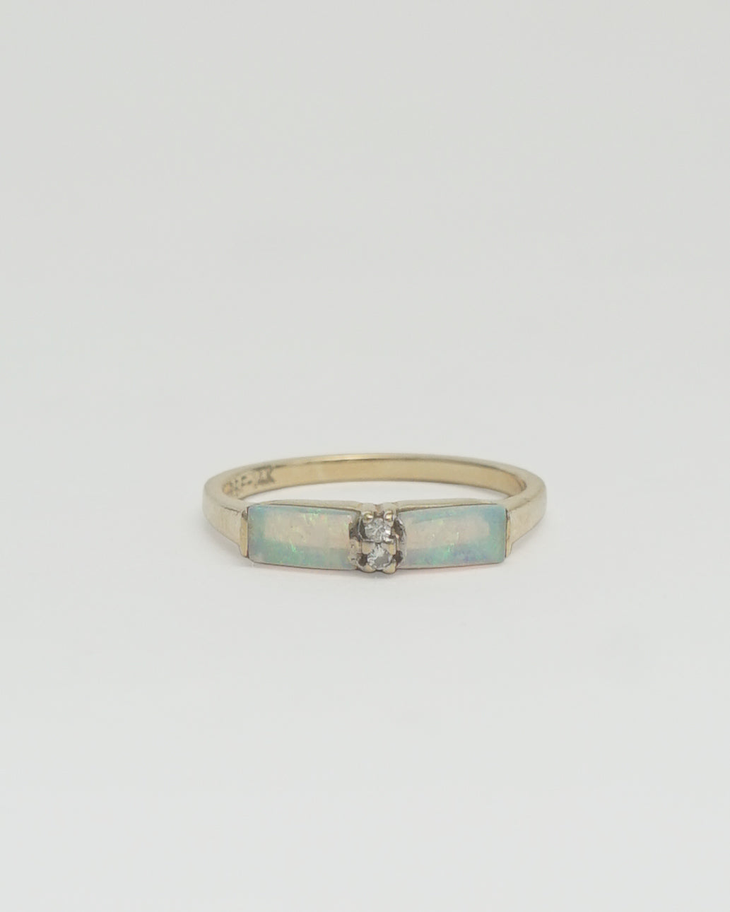 14k Gold Ring w/ Opal & Diamond / Size: 6.25