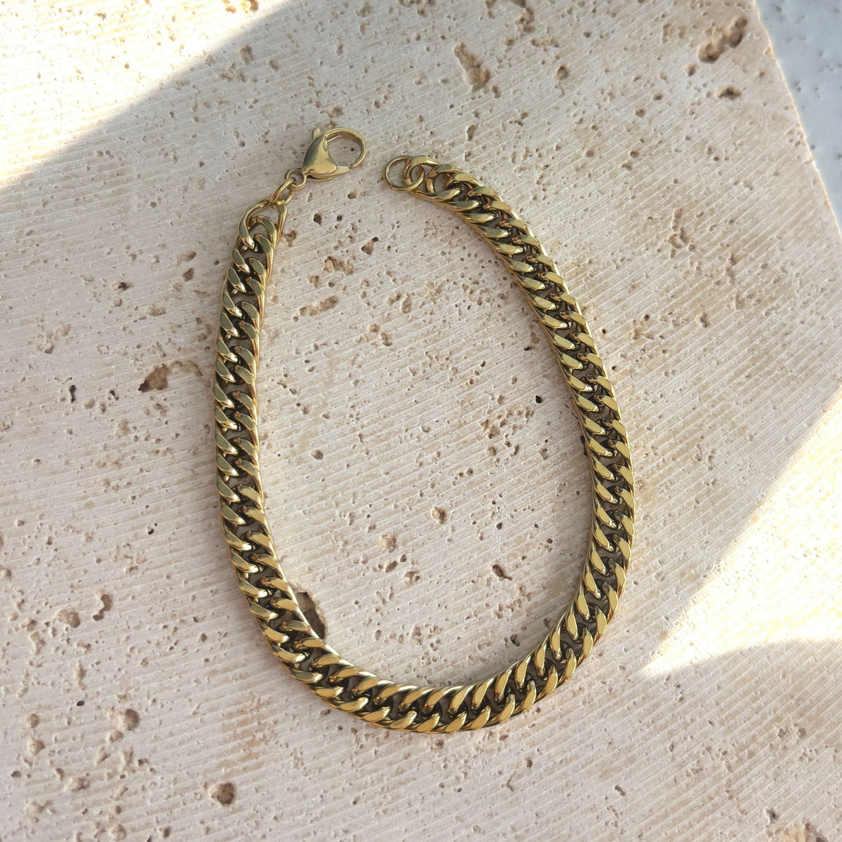 Men's Tarnish Resistant 18k Gold Plated 7mm Cuban Chain Bracelet