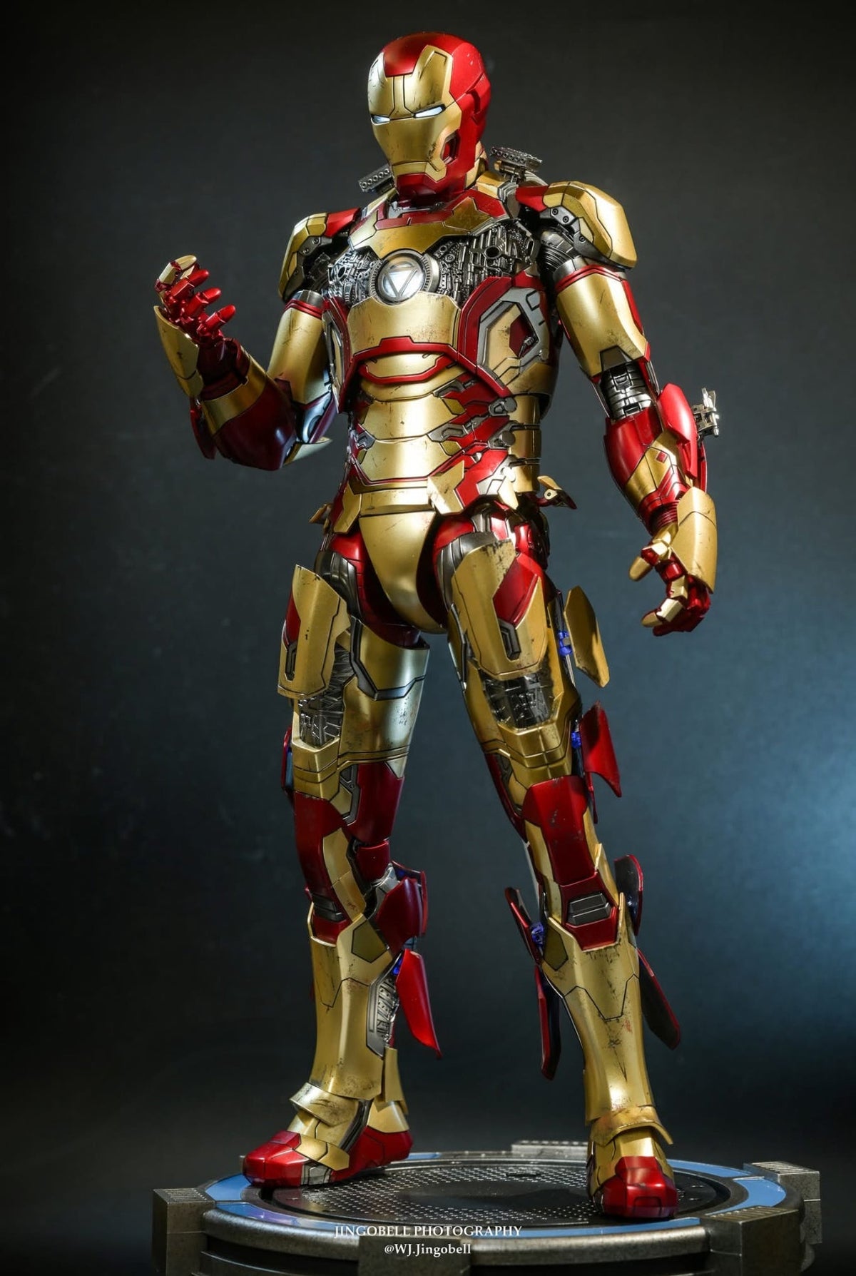 READY🔥Hot Toys MMS759D66B Marvel Ironman 3 Ironman Mark 42 (2.0) 1/6 Scale Collectible Figure (Deluxe Version) Special Edition