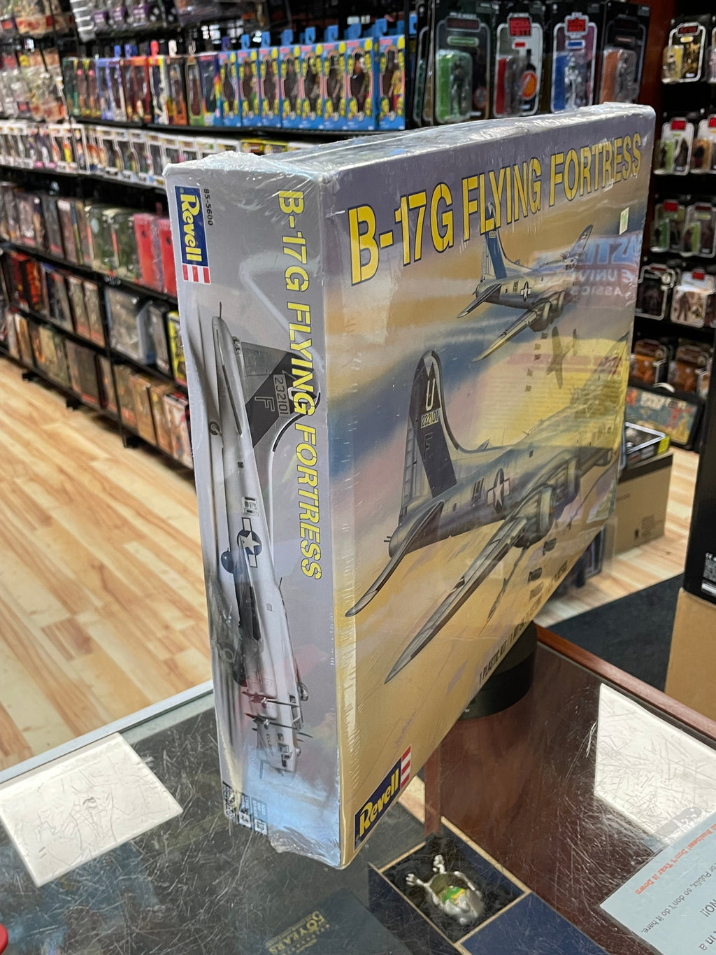 B-17G Flying Fortress 1:48 #85-5600 (Revell Monogram, Model Kit) SEALED