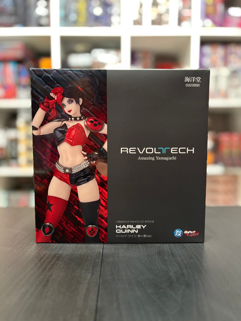 Revoltech Amazing Yamaguchi Harley Quinn Red x Black Ver. with Limited Bonus Winking/Bubblegum Face