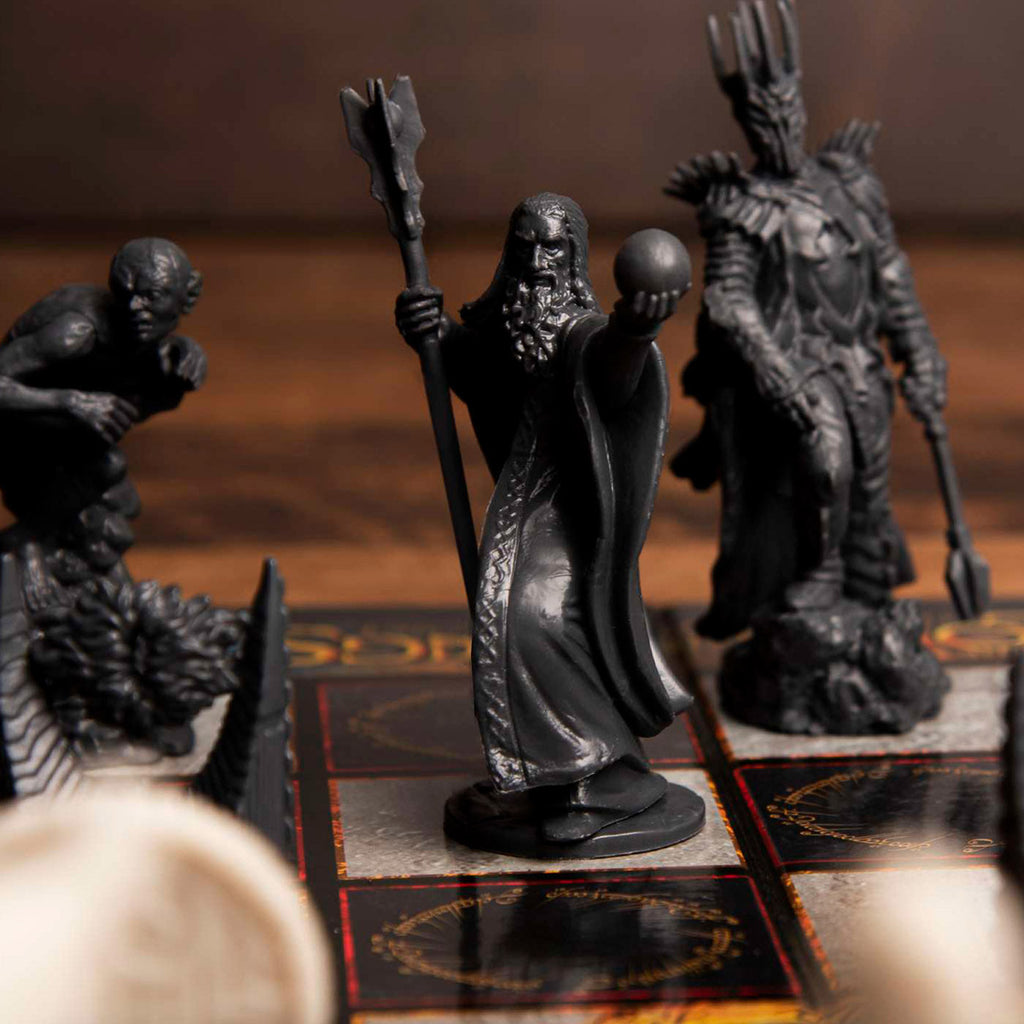 The Lord of the Rings: Battle for Middle-Earth Chess Set